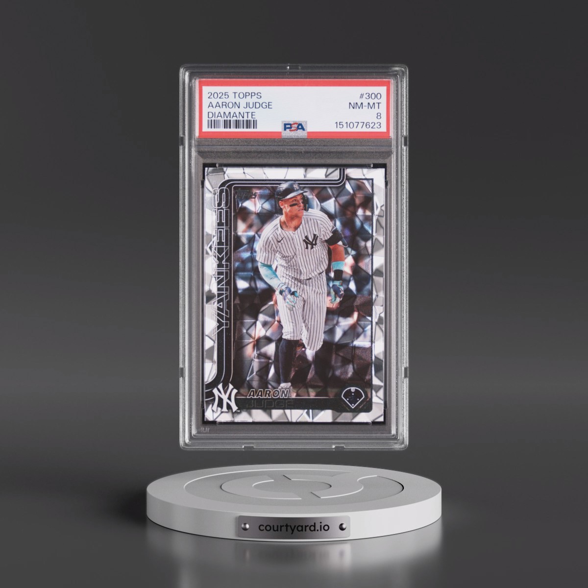 2025 Topps #300 Aaron Judge - Diamante (PSA 8 NM-MT)